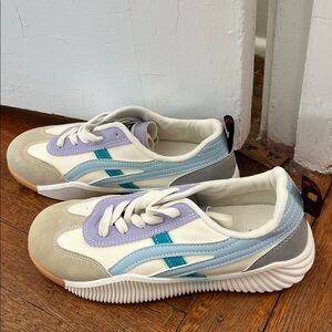 De Florance Retro-Inspired White and Purple Athletic Shoes